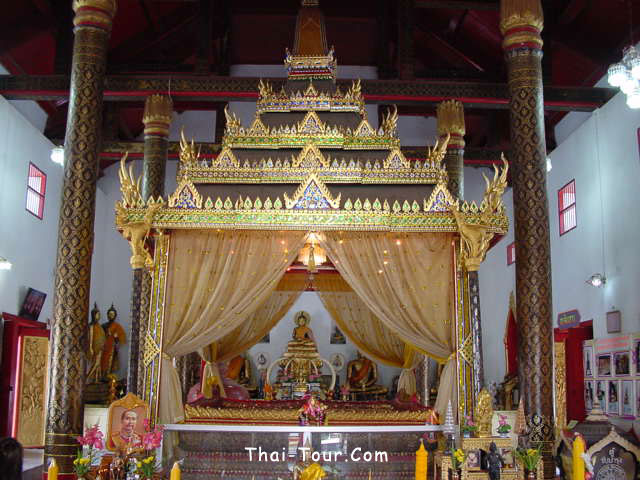Wat Phra Thaen Sila At, Uttaradit