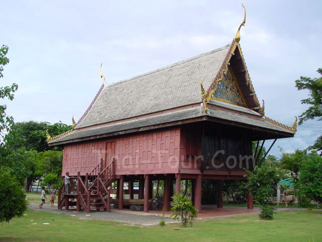 Wat Phummarin Kudi Thong, Samutsongkram
