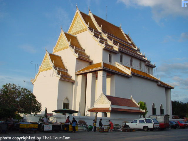 Wat Chaiyo Worawihan, Angthong