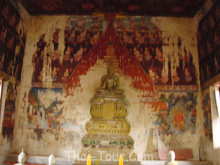 ภาพจิตรกรรมและองค์พระประธาน ในวิหารเก่า