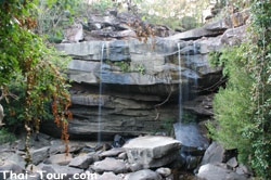 น้ำตกทุ่งนาเมือง