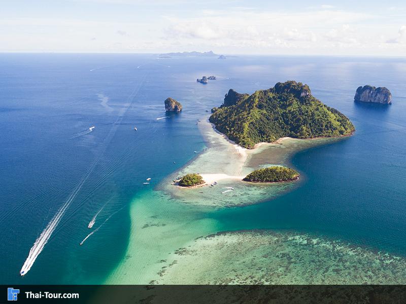 เกาะทับ(หน้าซ้าย) เกาะหม้อ(หน้าขวา) และเกาะไก่(บน) รวมกันเป็นทะเลแหวก ยามบ่ายสี่ เดือนเมษายน