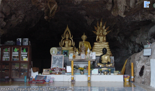 Bhudda Statues in the cave
