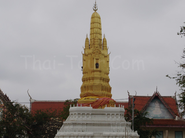 Wat Mani Sathit, Uthaithani