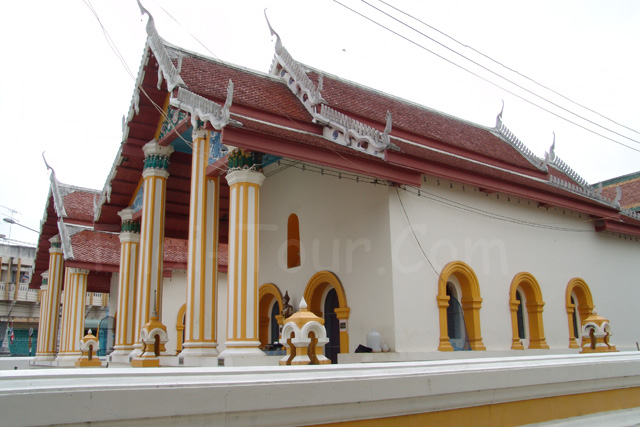 Wat Mai Chantharam, Uthaithani