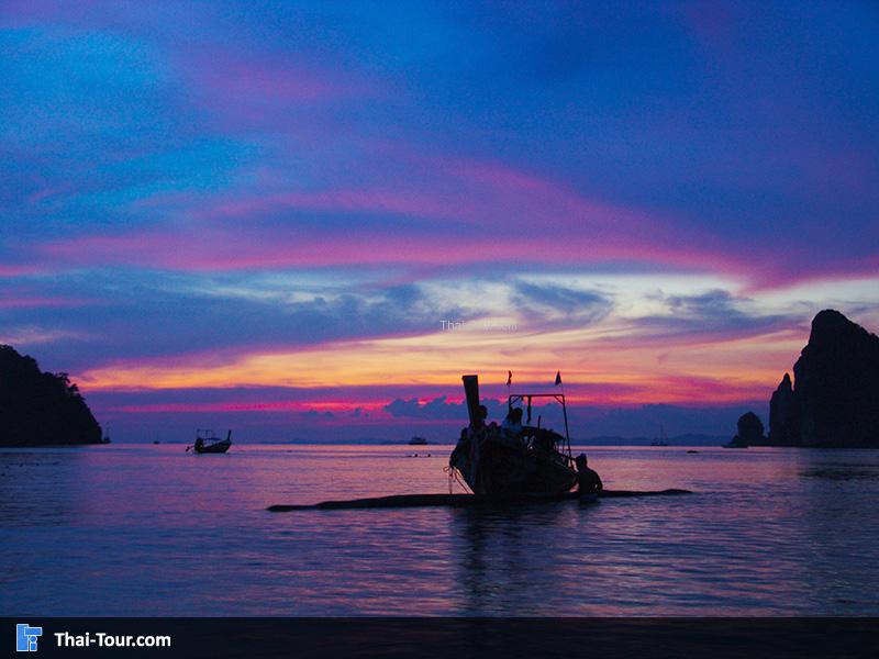 อาทิตย์ลับขอบฟ้าที่ อ่าวโละดาลัม