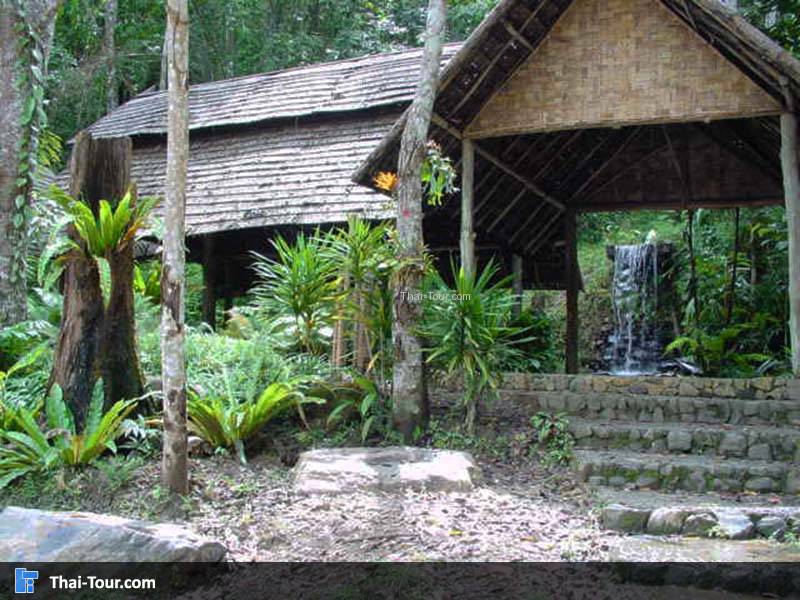 ศาลาที่พัก บริเวณลานจอดรถ