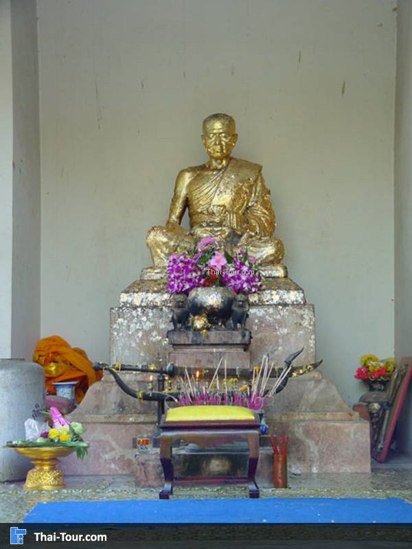 รูปปั้นหลวงพ่อธรรมโชติ