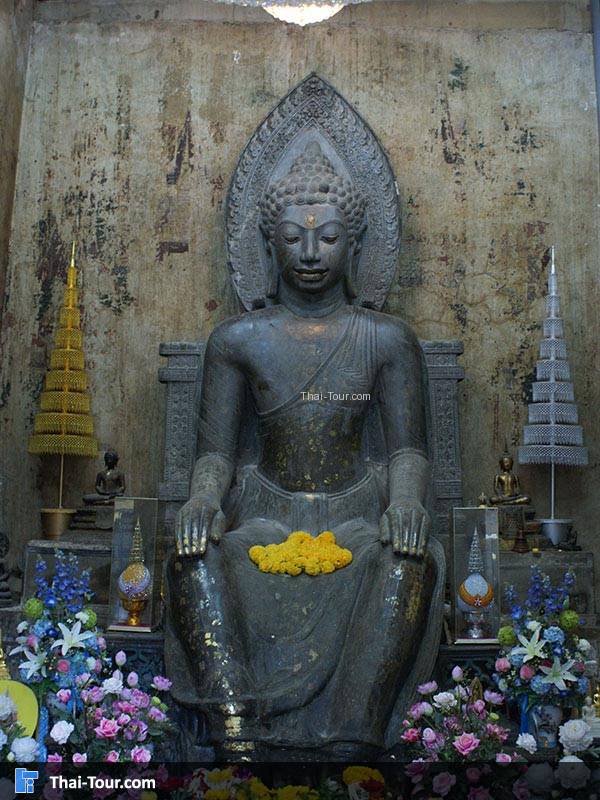 พระพุทธรูปศิลานั่งห้อยพระบาทสมัยทวาราวดี