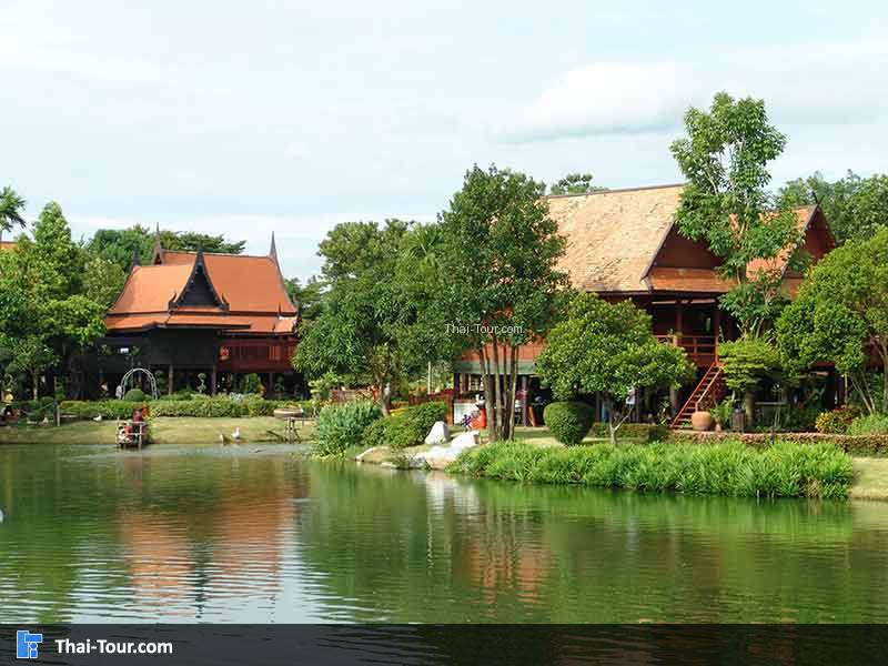 ศูนย์ศิลปาชีพบางไทร