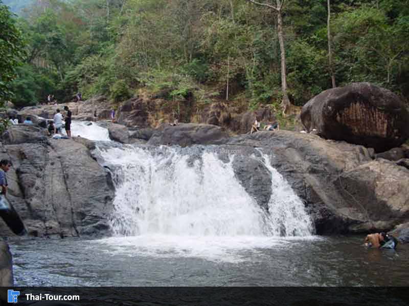 น้ำตกนางรอง