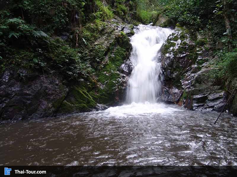 น้ำตกบ้านบ่อหวี