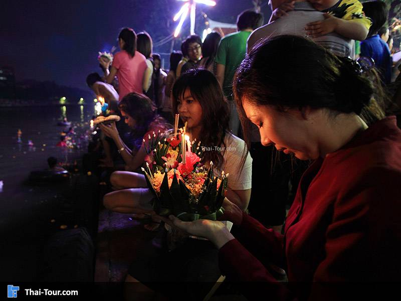 ลอยกระทงสี วัดไทรอารีรักษ์