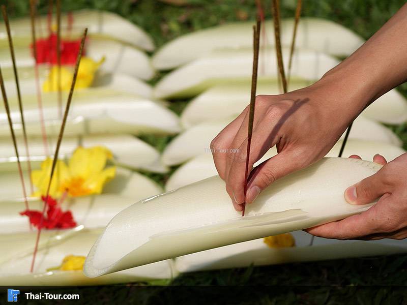 งานเทศกาล สีสันแห่งสายน้ำ มหกรรมลอยกระทง