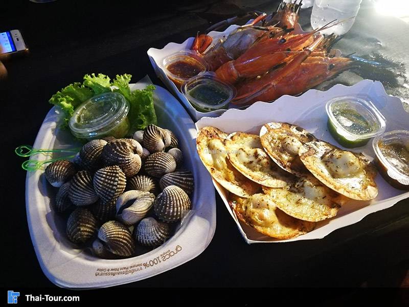 สั่งอาหารทานใน ตลาดน้ำยามเย็น คลองขุดเจ้าเมือง