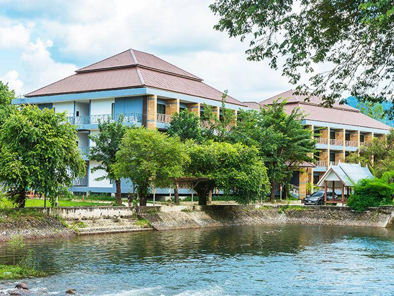 อิงธาร รีสอร์ท