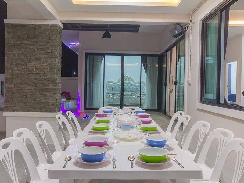 ห้องครัวใน สกาล่า พูล วิลล่า หัวหิน