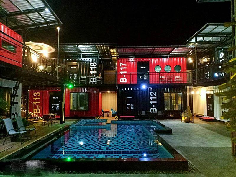 บี ร็อค พูล วิลล่า