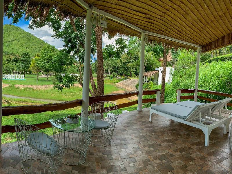 บ้านอ้อมกอดขุนเขา