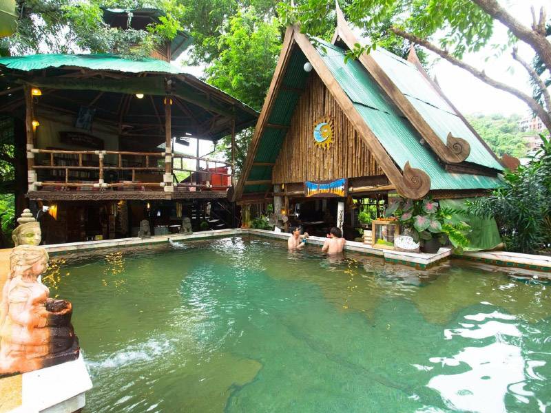 ทรอปิคอล การ์เดน บังกะโล