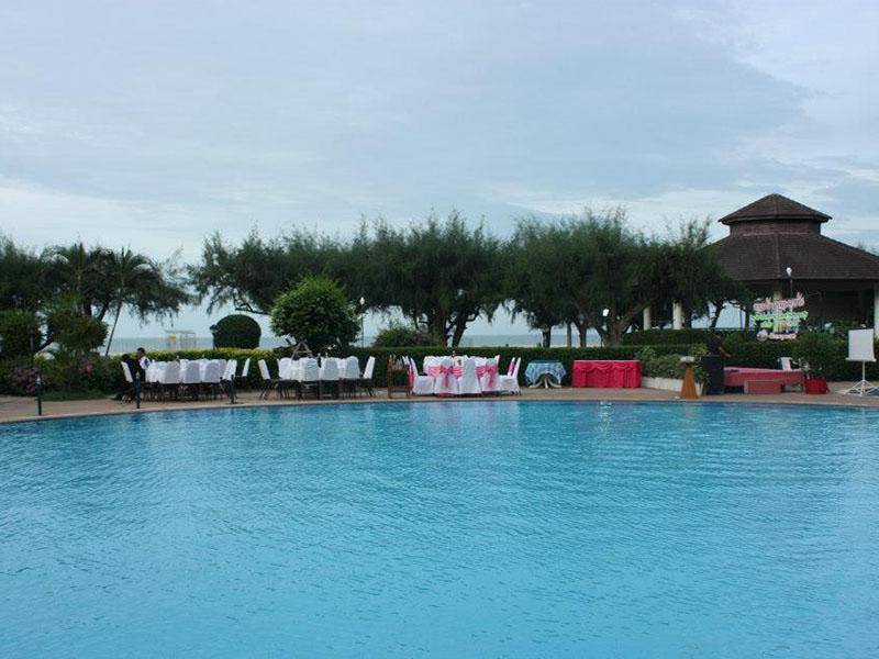 หาดแก้ว รีสอร์ท