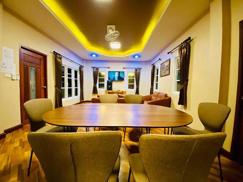 ห้องนั่งเล่น วูดเดิ้น พูล วิลล่า พัทยา