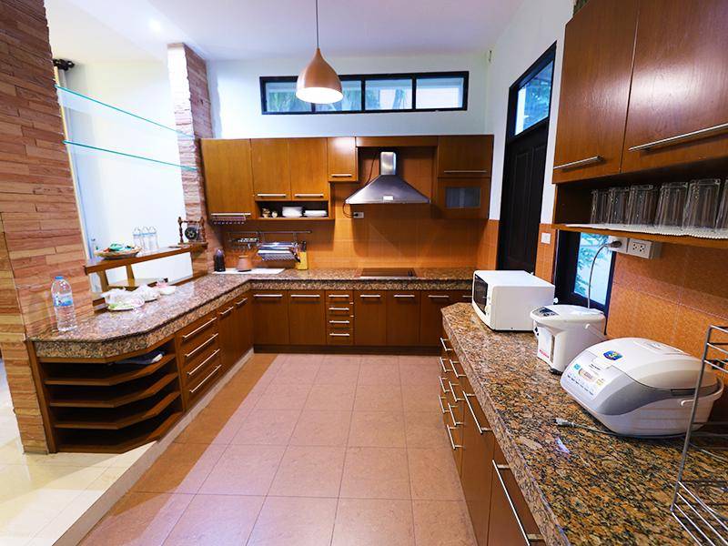 ห้องครัว รมิดา พูล วิลล่า