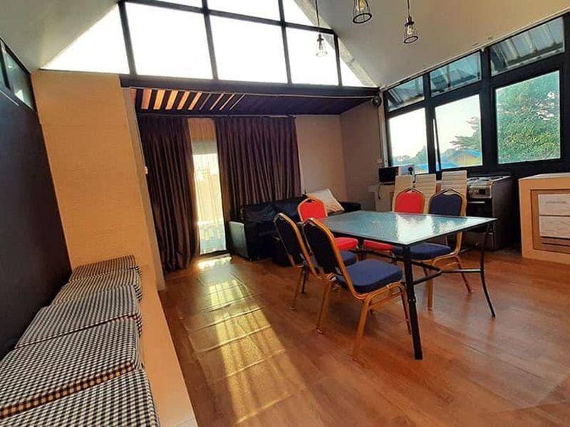 ห้องนั่งเล่น บีทวีน พูลวิลล่า