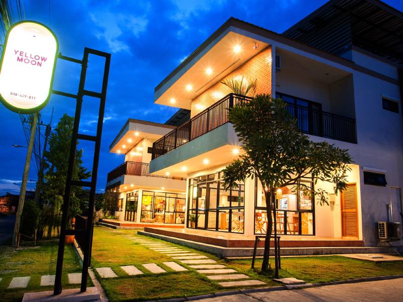 เยลโล่ว มูน พัทยา