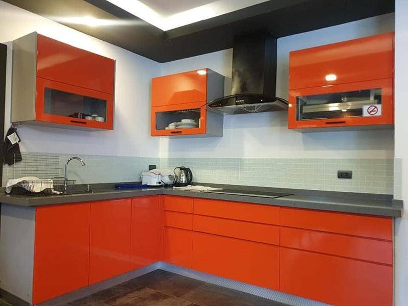 ห้องครัวมาพร้อมอุปกรณ์ครัวมากมาย ในบ้าน ไพร์มเอเซีย พูลวิลล่า