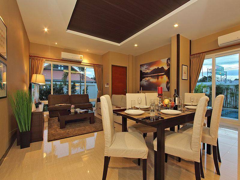 ห้องนั่งเล่นในบ้านวิลล่า เดอ ซาลู พัทยา