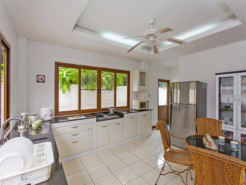 ห้องครัวใน วิมาน วารี พูล วิลล่า