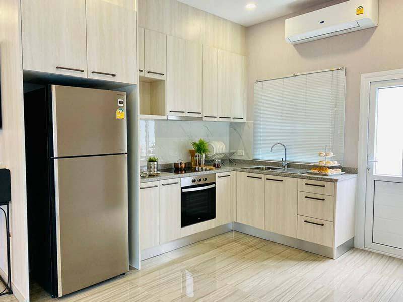 ห้องครัวบ้าน มินตรา พูลวิลล่า บี