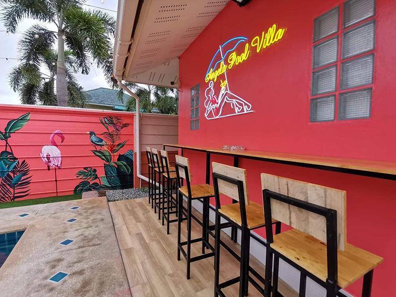 แองเจลร่า พูลวิลล่า