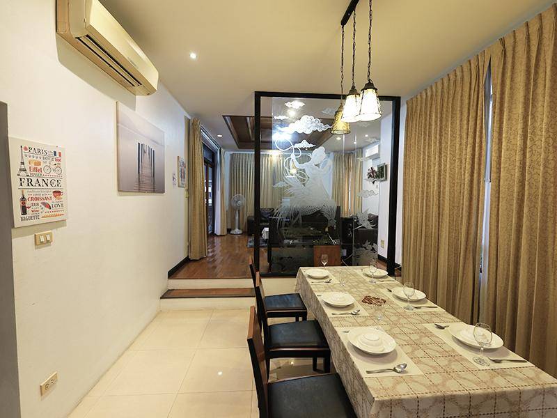 โต๊ะอาหาร ปุณณภา พูล วิลล่า