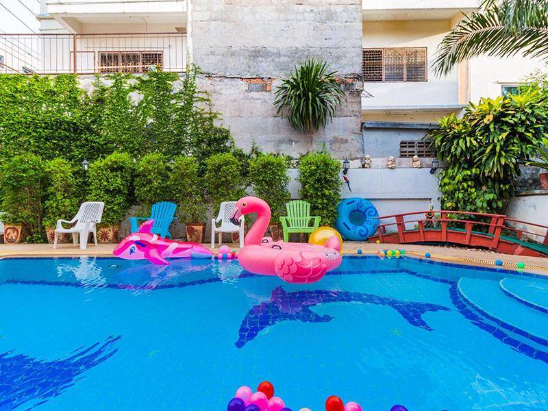 เรนโบว์ พลู วิลล่า