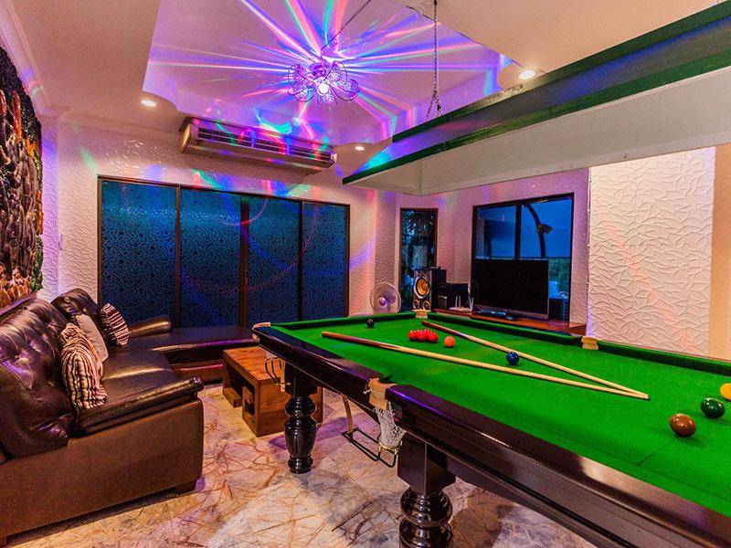 ห้องนั่งเล่น เรนโบว์ พลู วิลล่า