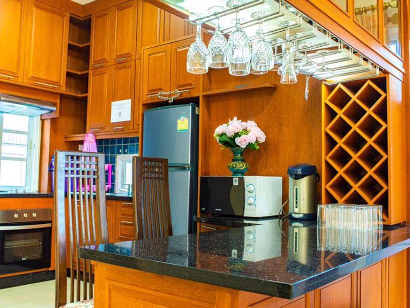 ห้องครัวในบ้าน แบง แบง พูล วิลล่า