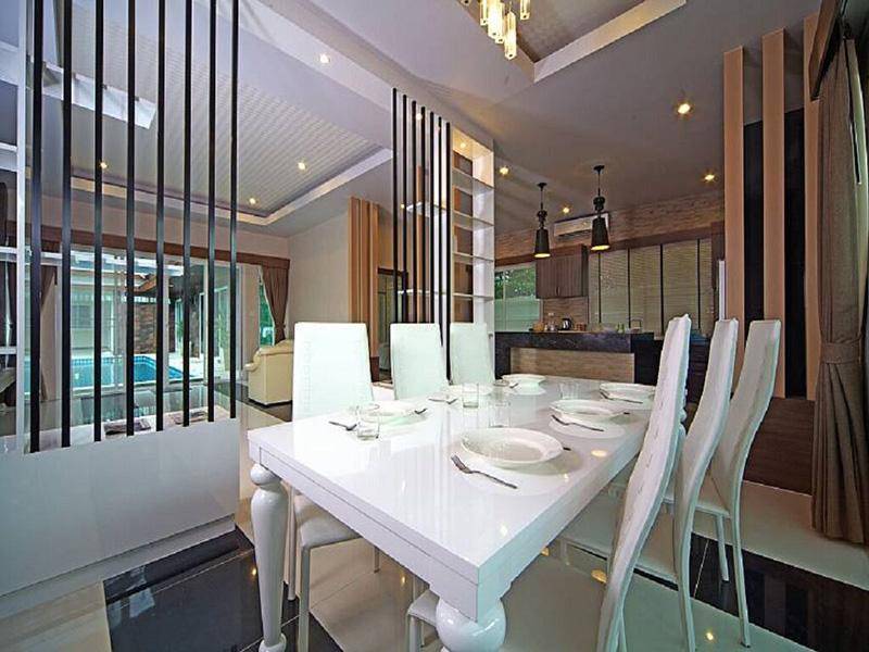 โต๊ะอาหารในบ้าน ฮอลิเดย์ วิลล่า ทีแอล 15