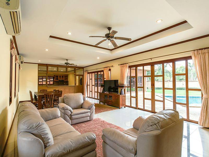 ห้องนั่งเล่น วีรา พูล วิลล่า