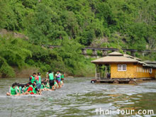 บ้านริมแคว-แพริมน้ำ, ล่องแพ
