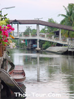 Tha Kha Floating Market