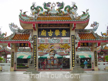 ศาลเจ้าแบบจีน สร้างคุมเสาหลักเมือง... คล้ายที่จ.ตราด