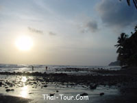 อาทิตย์ตกที่หาดทรายขาว
