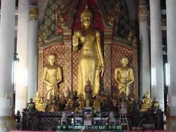 พระประธานในวิหาร