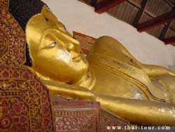 พระพุทธไสยาสน์ ด้านหลังเจดีย์ 