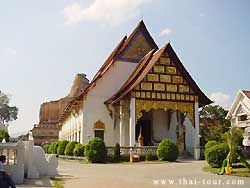 เจดีย์และวิหาร (มุมไกล)