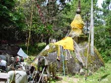 สถูปบนก้อนหิน