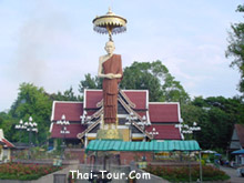 รูปปั้นหลวงพ่อเกษมฯ