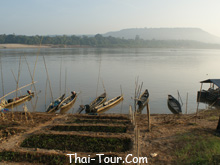 ท่าปลาริมโขง